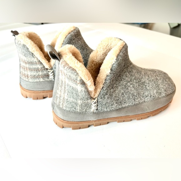 Dearfoams Women’s Ember Mixed Material Fleece Slip On Bootie - Picture 2 of 6